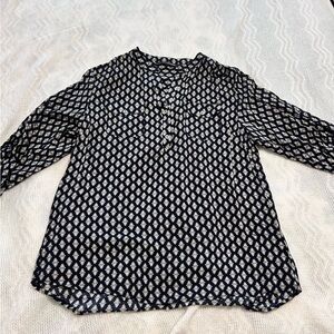 ❤️5 For $20❤️ Fun 2 Fun Women’s Tunic in a Pretty Pattern

Size L